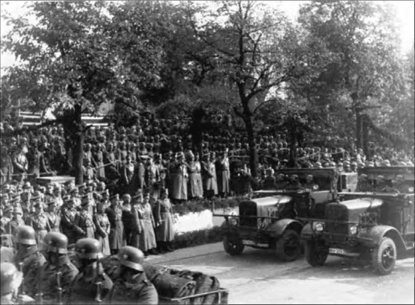 Парад немецких войск в Варшаве во время приезда А.Гитлера.