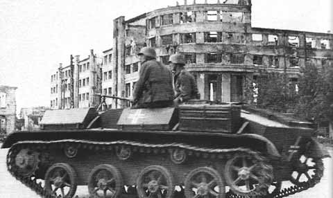 Гитлеровцы врываются в центр г. Воронежа. Июль 1942 г. Фото из коллекции М.В. Коломийца