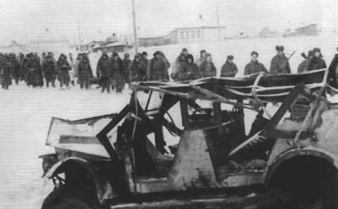 Советская пехота на марше в районе г. Россошь. Январь 1943 г.