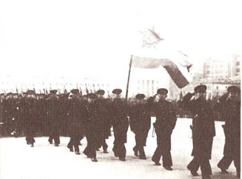 Моряки на параде 7 ноября 1941г.