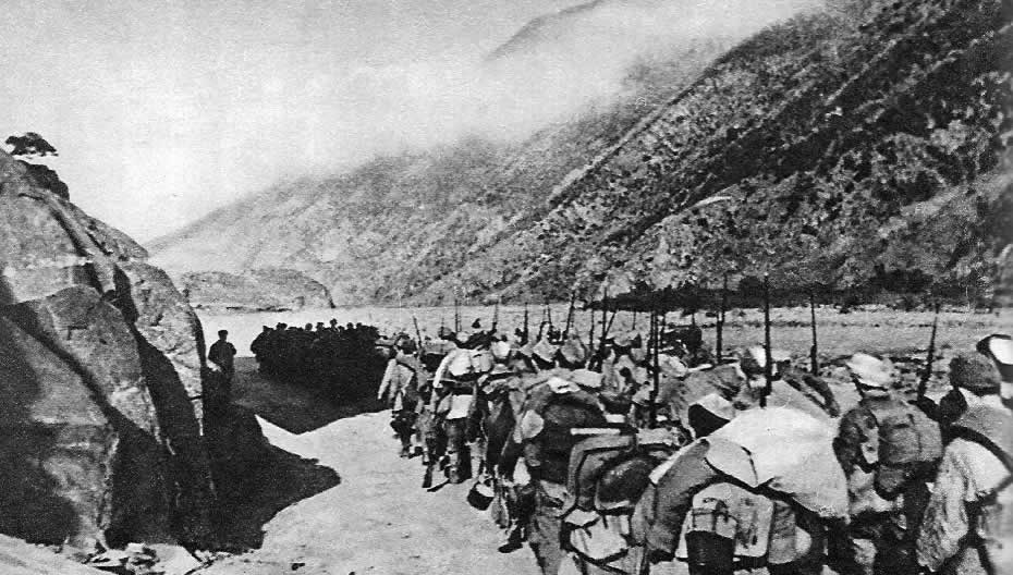 Советские подкрепления идут на фронт. Северный Кавказ, 1942 г.