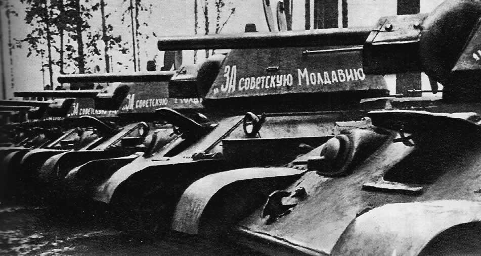 Колонна танков, подготовленная к отправке на фронт. Октябрь 1942 г.