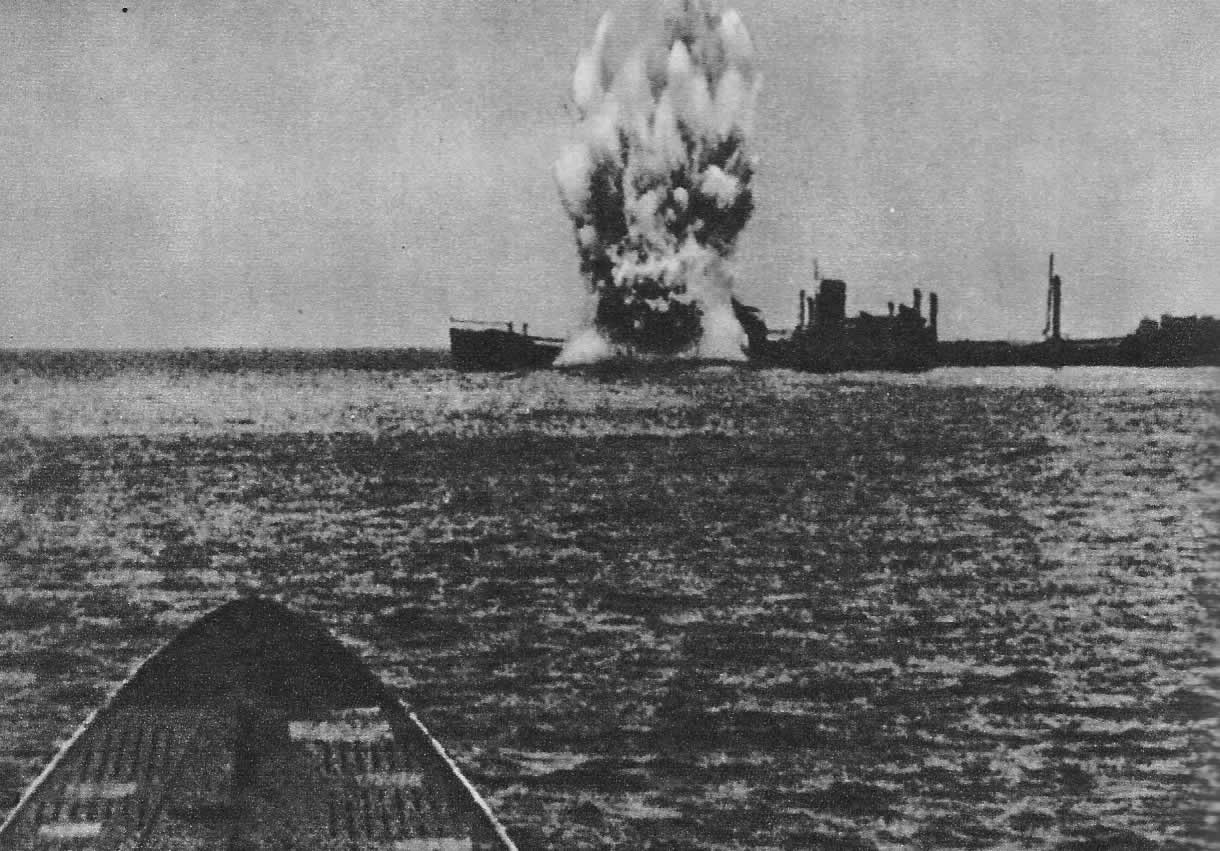 Атака немецкой подводной лодкой британского судна. Средиземное море, 1942
