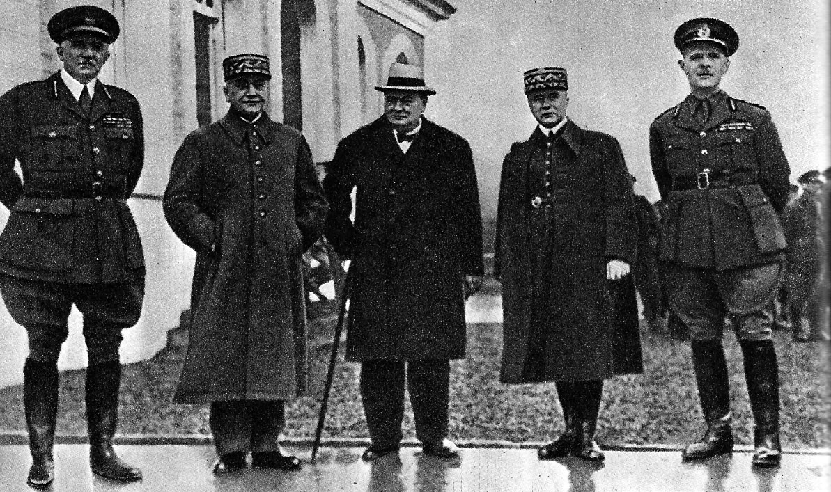 Представители военного командования Англии и Франции. Слева направо: генерал Торг, генерал Жорж, морской министр Англии Черчилль, генерал Гамелен, генерал Айронсайд