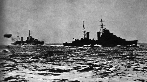 Английские корабли обстреливают позиции фашистов в районе Дерны. Ливия. 