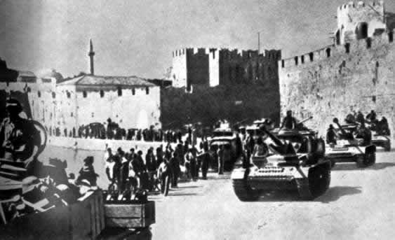 Фашистские танки на острове Родос. Апрель 1941 г.