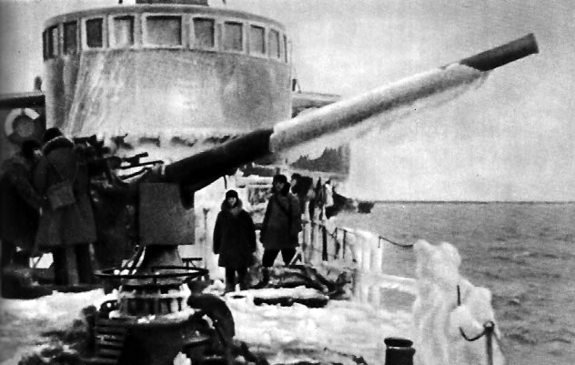 Эскадренный миноносец в боевом походе. Краснознаменный Балтийский флот. 1940 г.