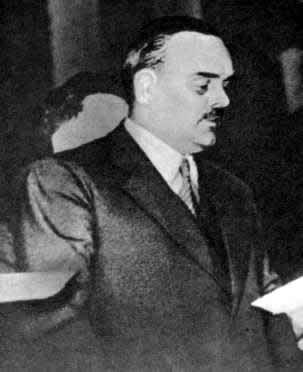 Председатель ВЦСПС СССР H. М. Шверник выступает на международном конгрессе мира. 1932 г.