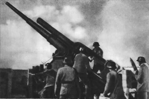 Зенитное орудие ПВО на побережье Германии при отражении налета союзной авиации
