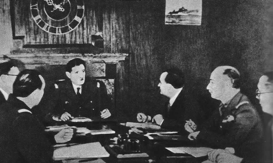 Заседание Комитета национального освобождения Франции. В центре-председатель комитета Ш. де Голль
