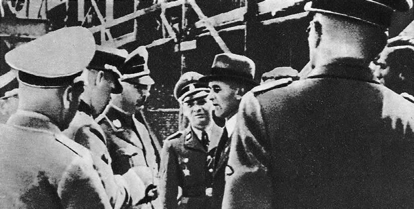Г. Гиммлер (третий слева) и директор концерна «ИГ Фарбениндустри» О, Амрос во время посещения концлагеря