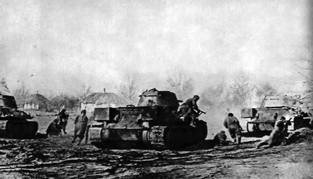 Танковый десант освобождает населенный пункт. Кубань, март 1943 г.