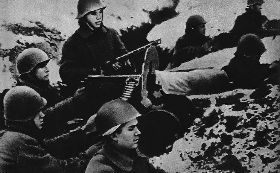 Подразделения 166-го стрелкового полка 98-й стрелковой дивизии занимают оборону по реке Мышкова. Декабрь 1942 г.