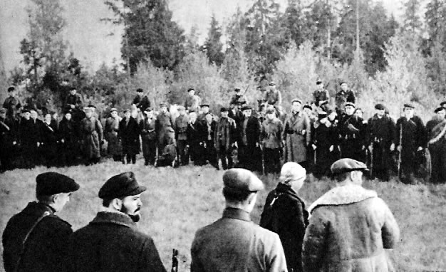 Партизаны Псковщины принимают присягу. 1941 г.