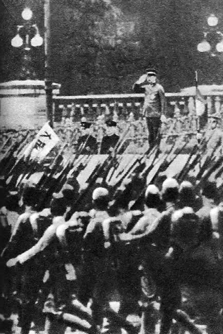 Император Хирохито принимает парад войск. Токио, декабрь 1941 г.