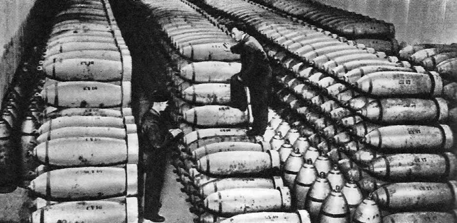 Английский склад авиационных бомб. 1941 г.