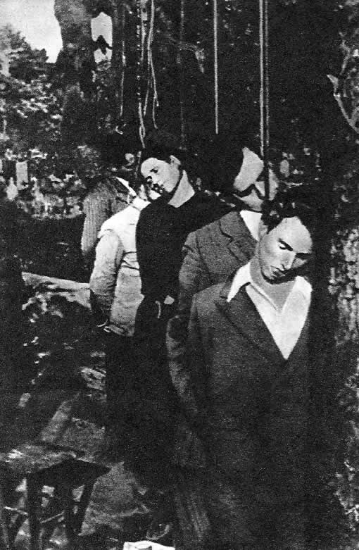 Чудовищные преступления. Повешенные югославские патриоты в городе Пан чево. 1941 г.