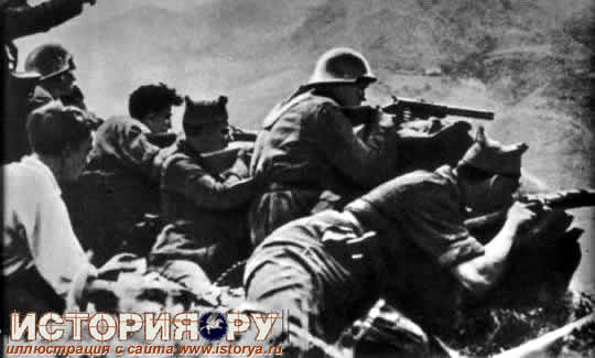 Республиканские солдаты сражаются против фашистов на ирунском участке фронта 1936 г.