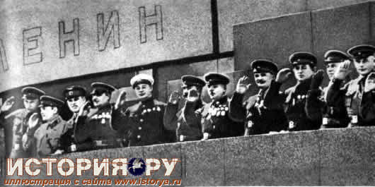 Руководящие военные деятели СССР на трибуне Мавзолея В.И.Ленина во время парада, май 1939