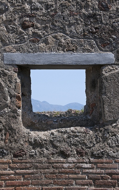 Пример окна в инсуле города Помпеи